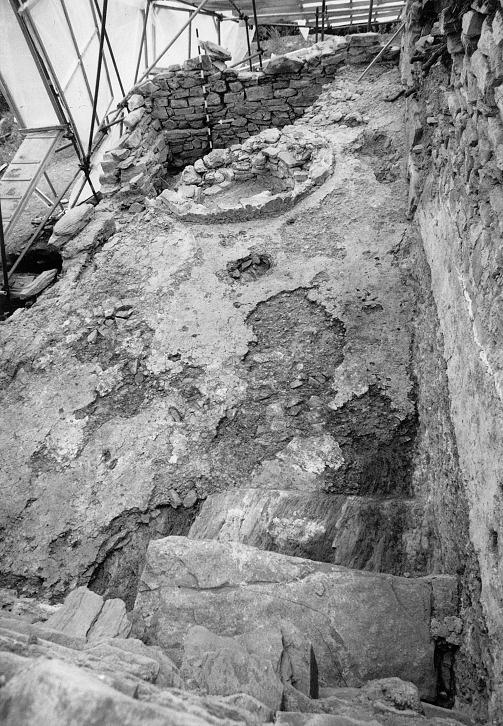 Baptisterium-Inneres-Moertelboden